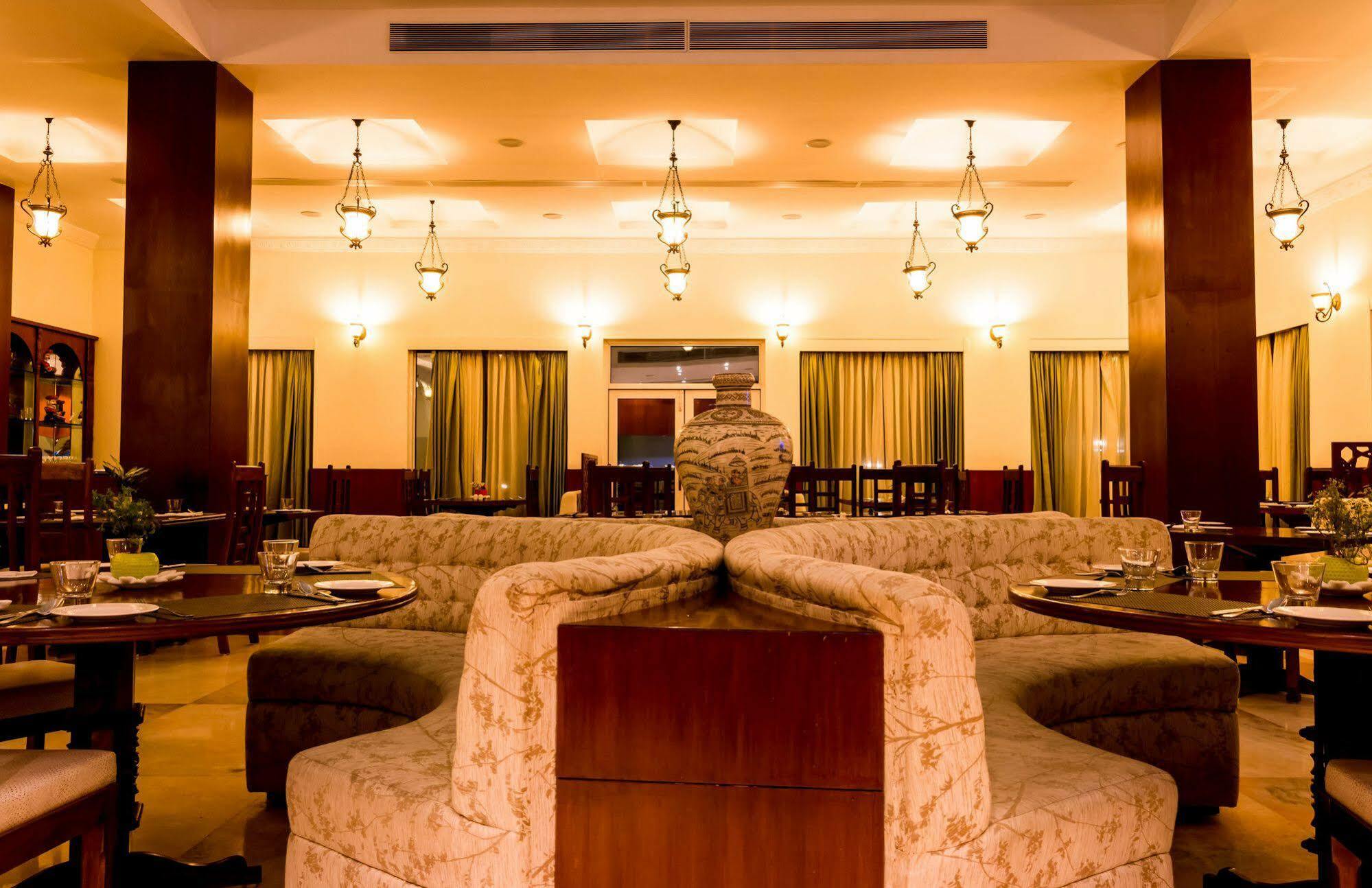 Hotel Pratap Mahal Pushkar Ihcl Seleqtion Extérieur photo