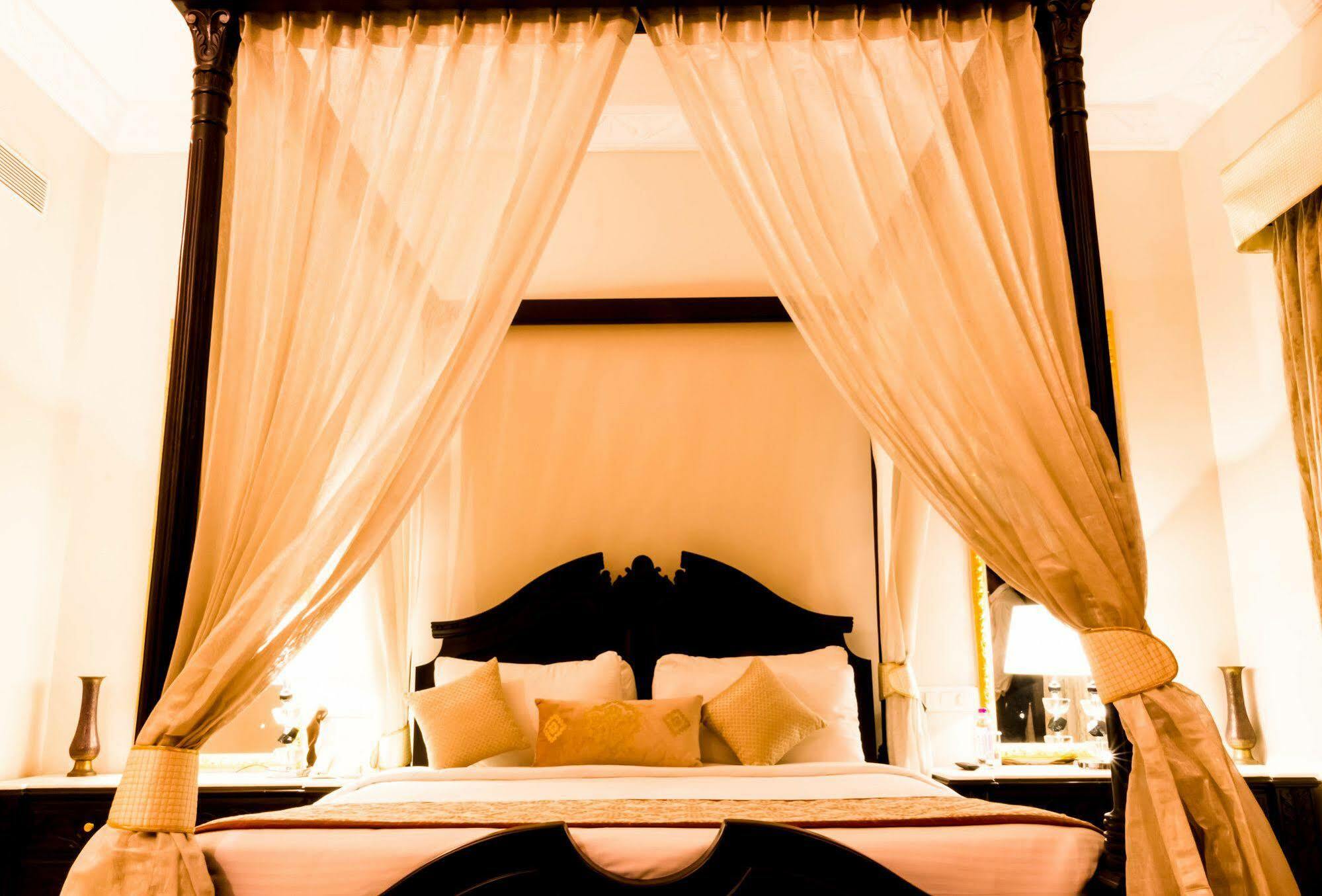 Hotel Pratap Mahal Pushkar Ihcl Seleqtion Extérieur photo