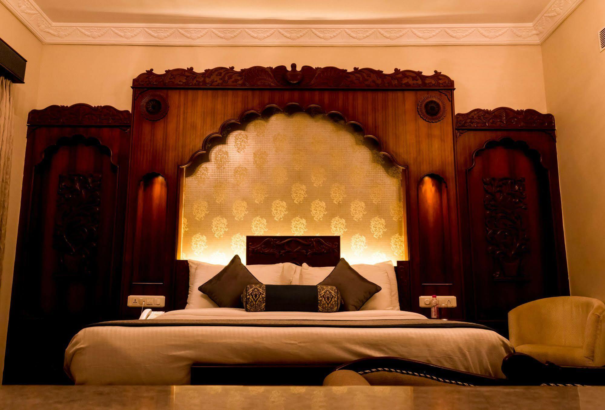 Hotel Pratap Mahal Pushkar Ihcl Seleqtion Extérieur photo