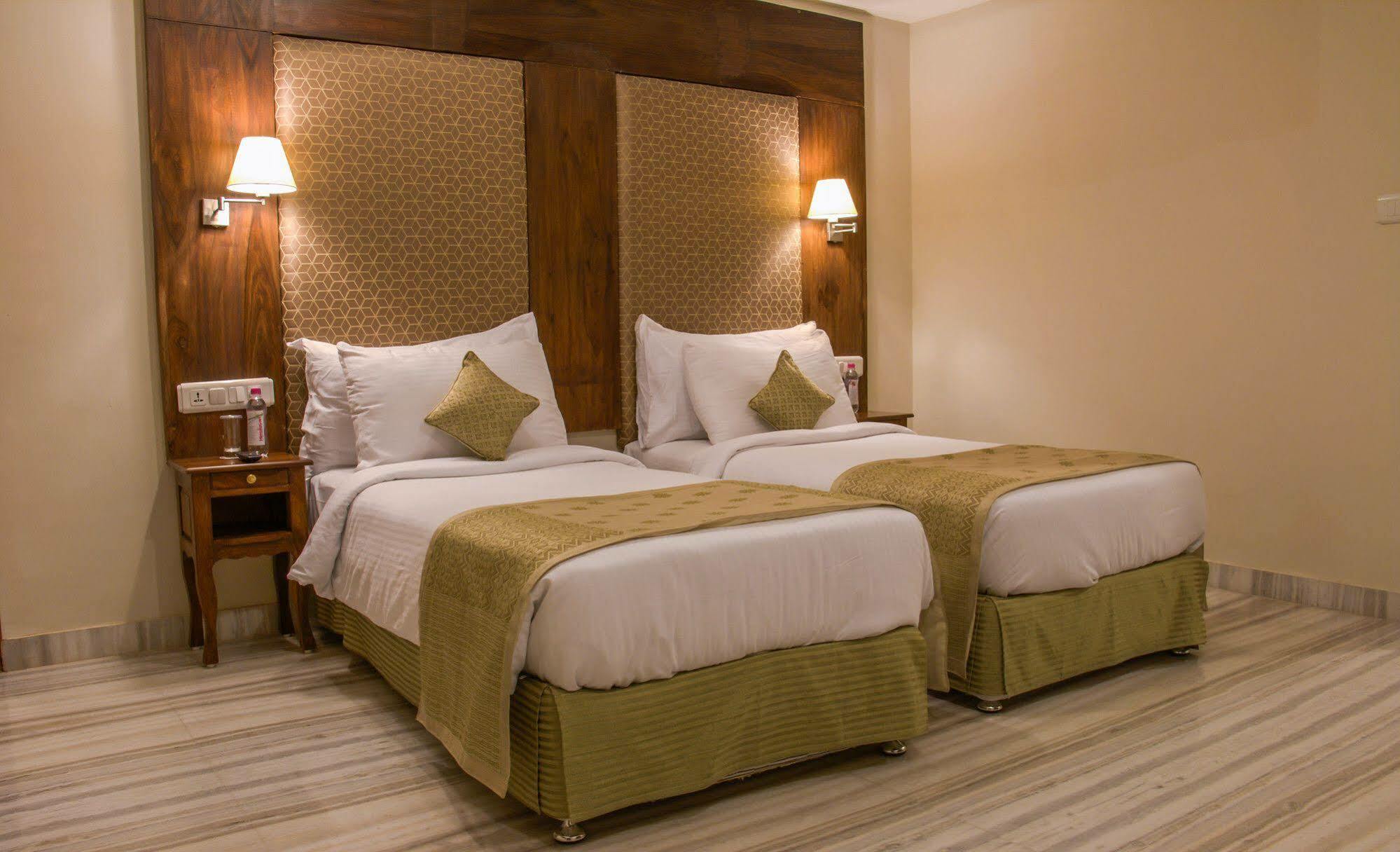 Hotel Pratap Mahal Pushkar Ihcl Seleqtion Extérieur photo