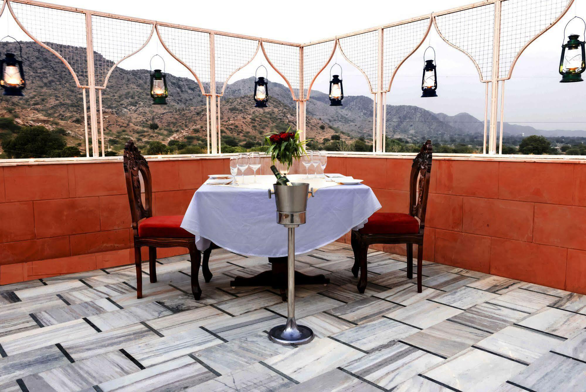 Hotel Pratap Mahal Pushkar Ihcl Seleqtion Extérieur photo