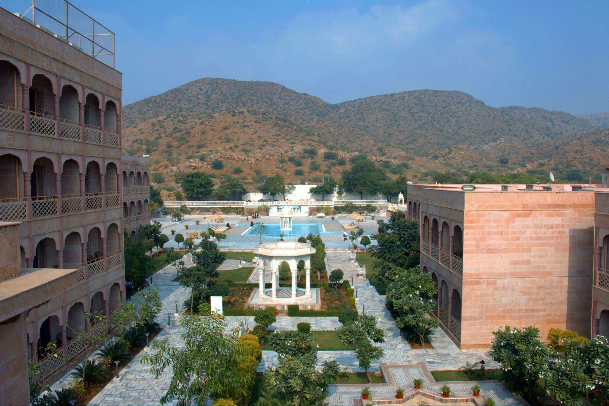 Hotel Pratap Mahal Pushkar Ihcl Seleqtion Extérieur photo