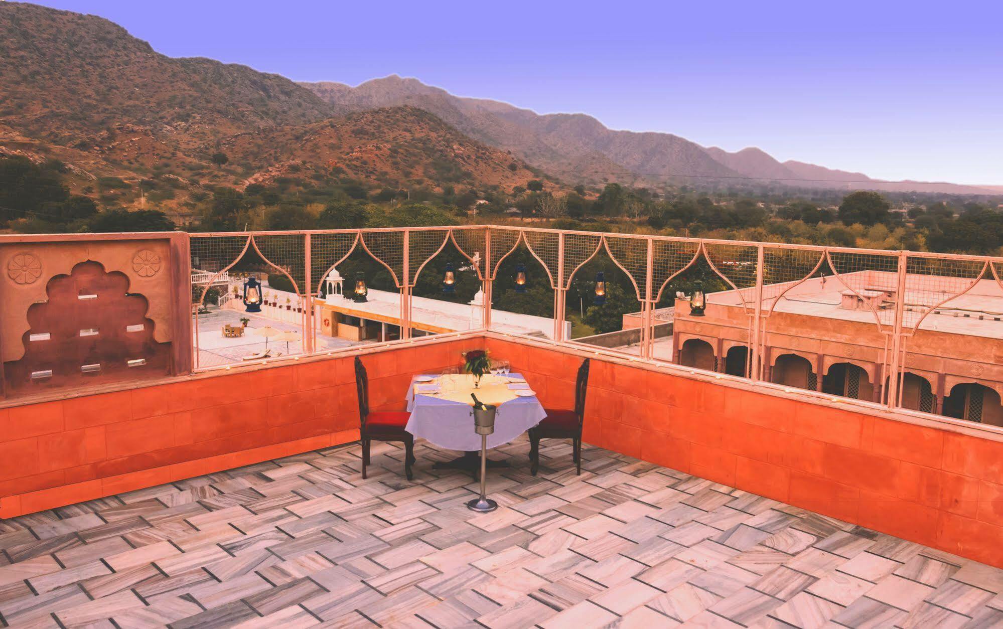 Hotel Pratap Mahal Pushkar Ihcl Seleqtion Extérieur photo