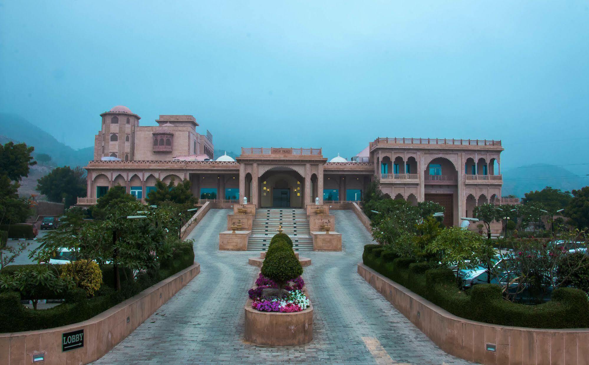 Hotel Pratap Mahal Pushkar Ihcl Seleqtion Extérieur photo