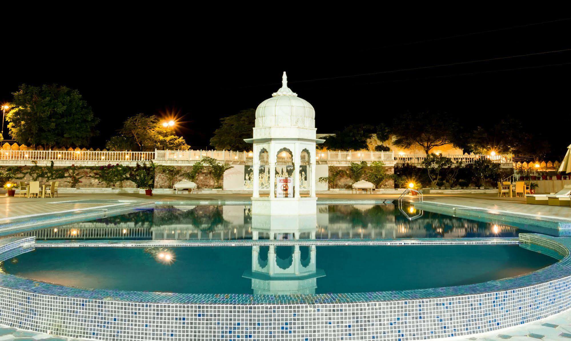 Hotel Pratap Mahal Pushkar Ihcl Seleqtion Extérieur photo