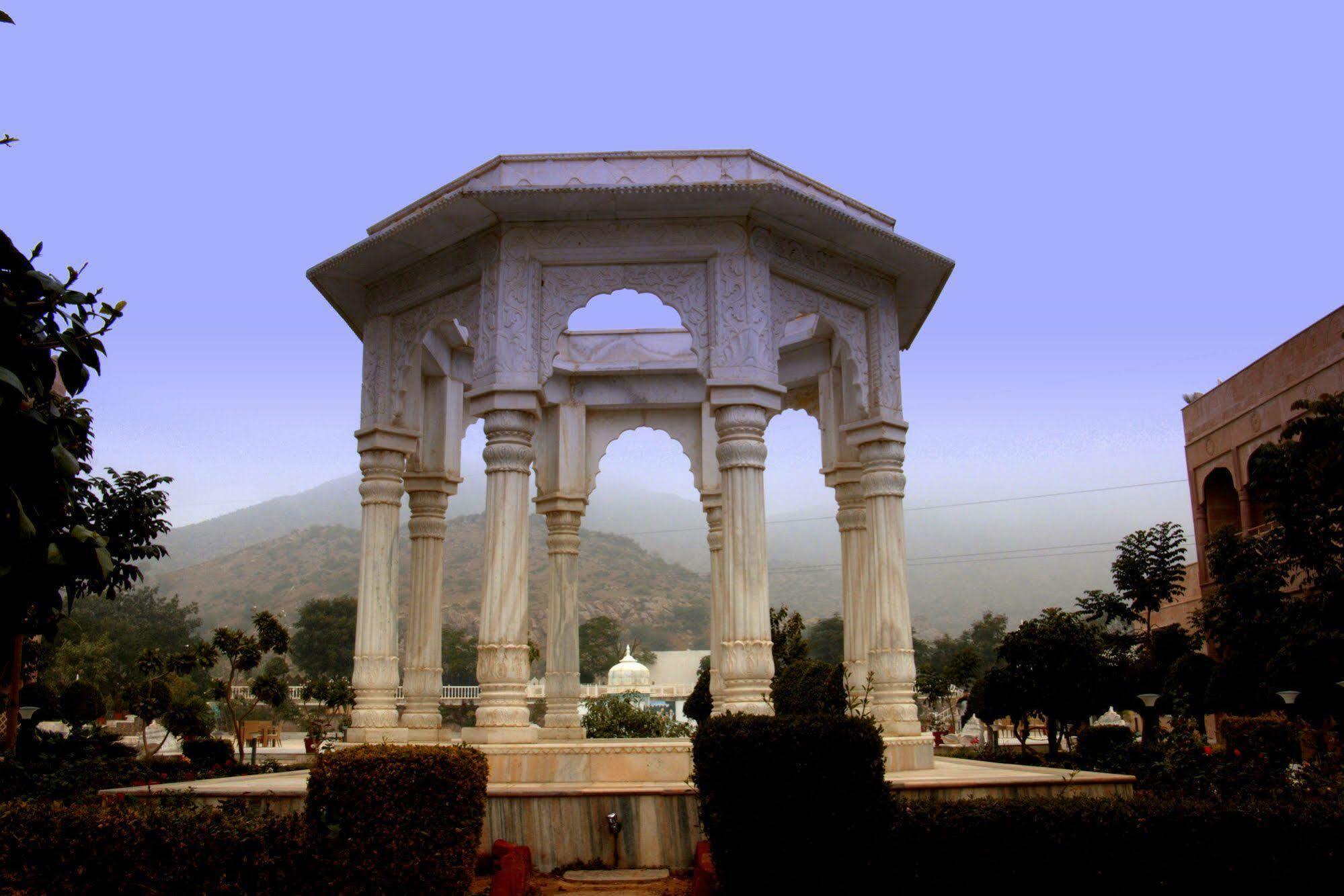 Hotel Pratap Mahal Pushkar Ihcl Seleqtion Extérieur photo